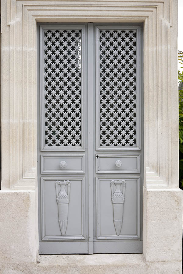 Photo 15582: Grey cast iron double door with latticed door lights