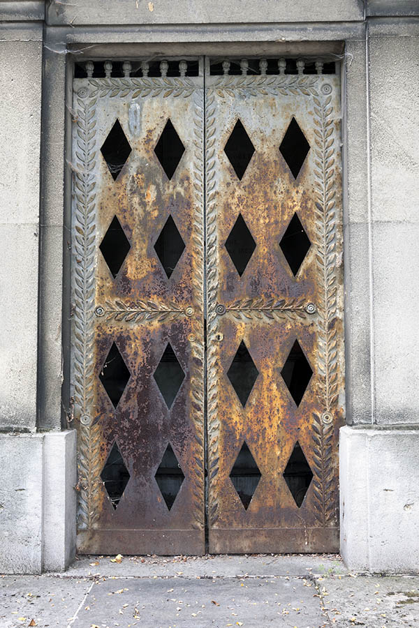 Photo 15597: Worn, rusty and grey metal double door