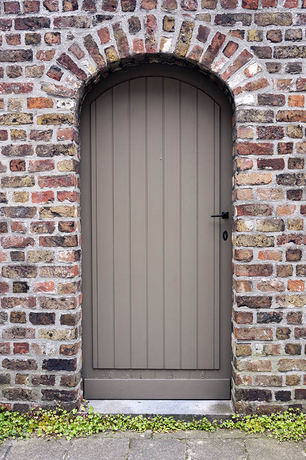 Photo 15764: Formed, panelled, light grey door