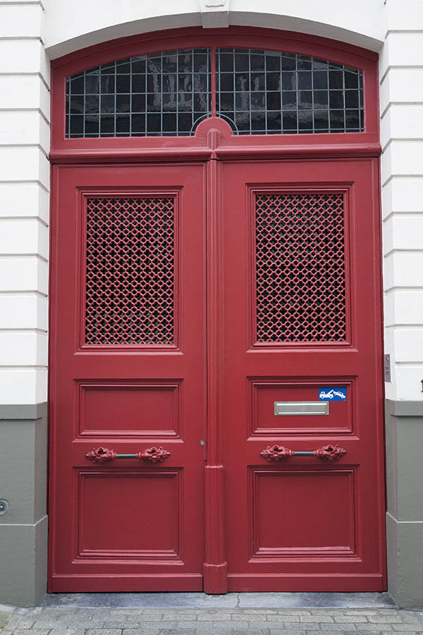 Photo 15836: Panelled, red gate with fan light and latticed door lights