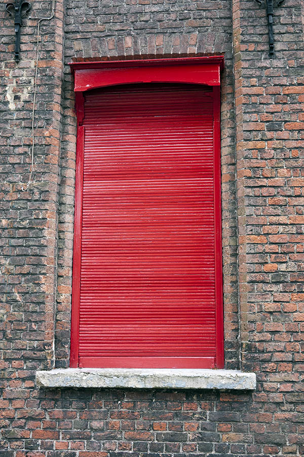 Photo 15838: Red security shutter