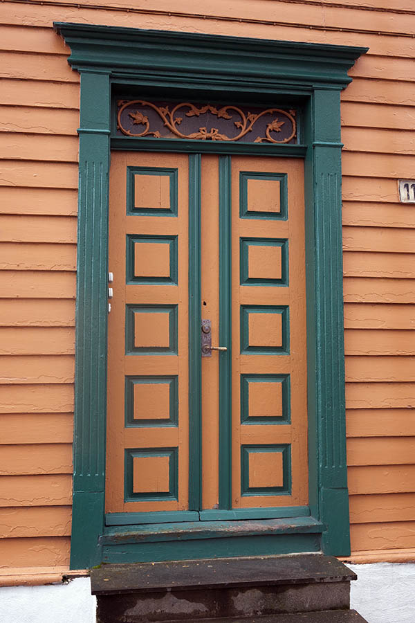 Photo 16624: Panelled, orange and green double door