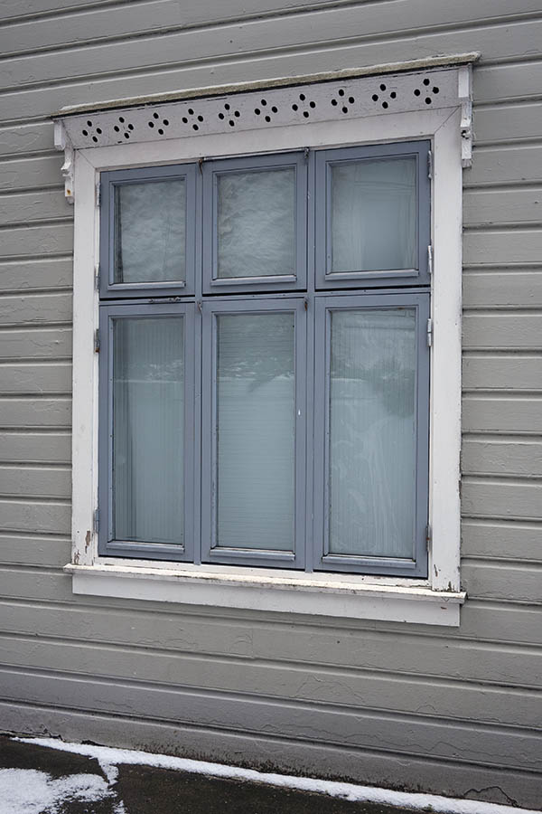 Photo 16832: Grey window with six frames