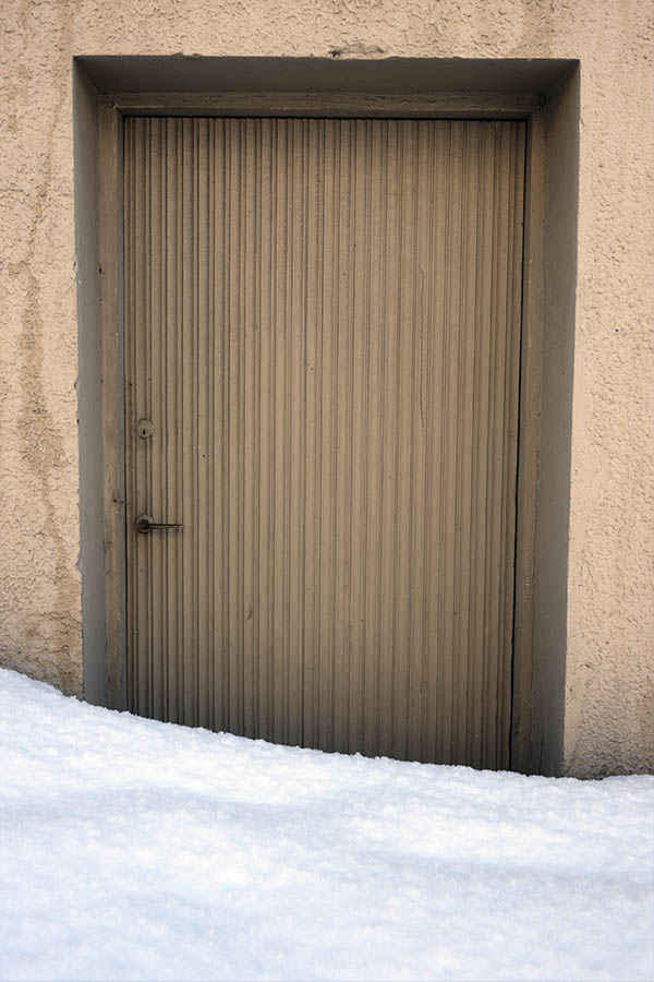 Photo 17001: Yellow door made of vertical strips