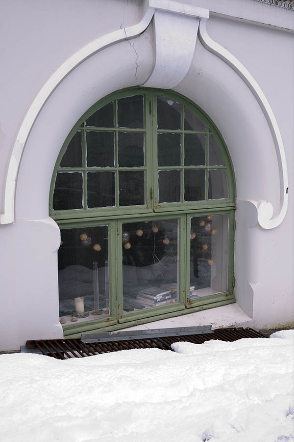 Photo 17134: Formed, green window with five frames and 21 panes