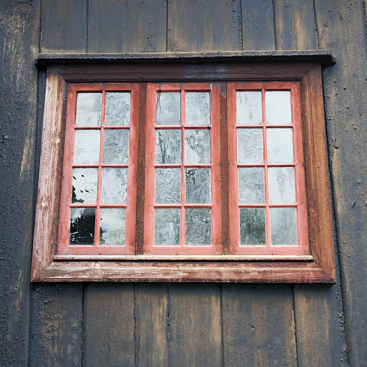 Photo 17215: Red window with three frames and 12 panes