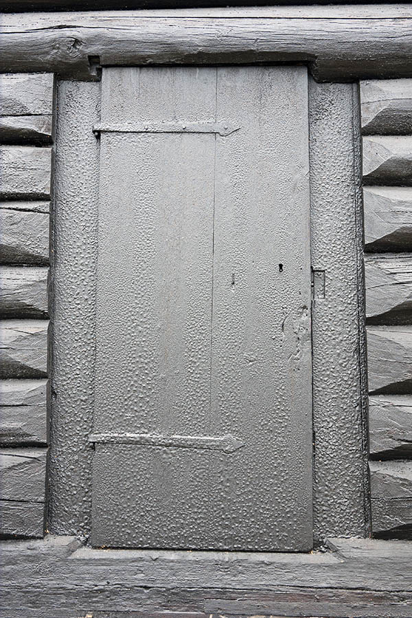 Photo 17222: Oiled, black door of boards