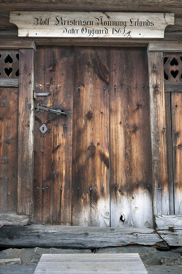 Photo 17274: Oiled door made of boards