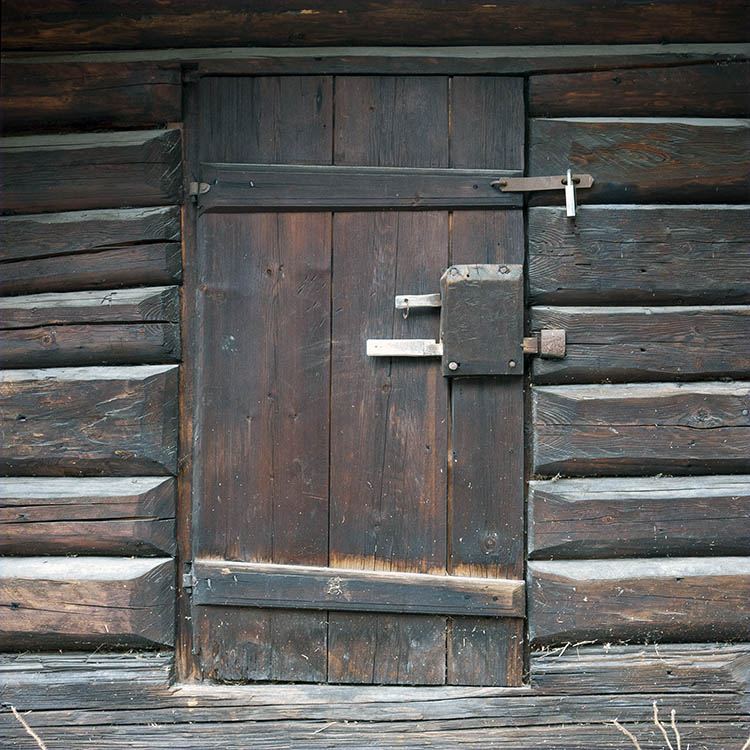 Photo 17516: Oiled door made of boards