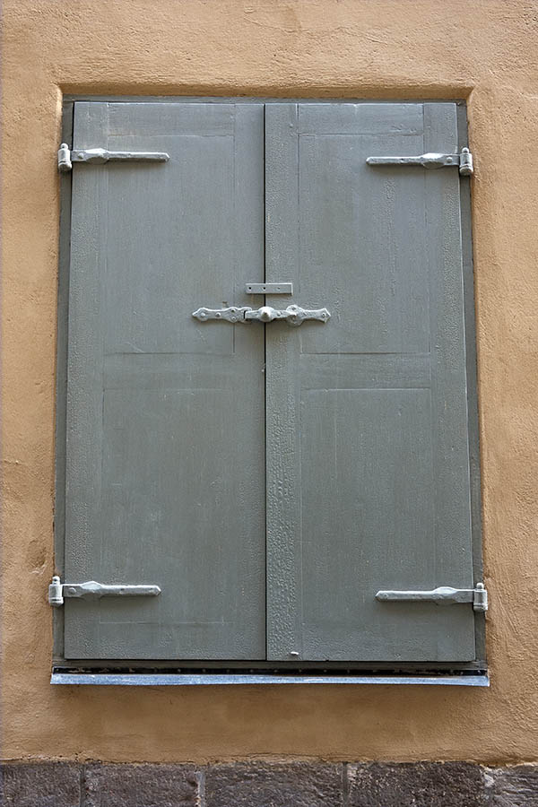 Photo 17636: Grey shutters
