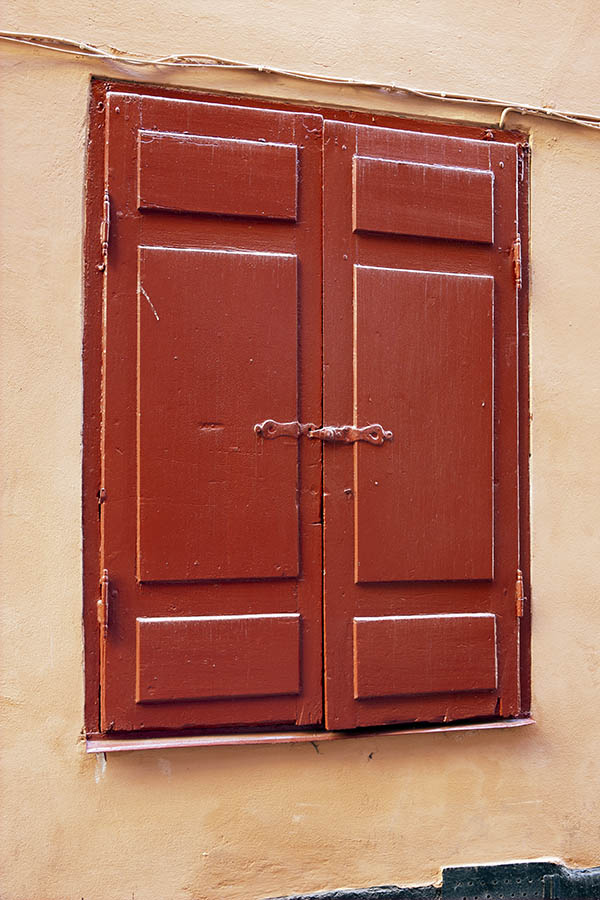Photo 17752: Red shutters