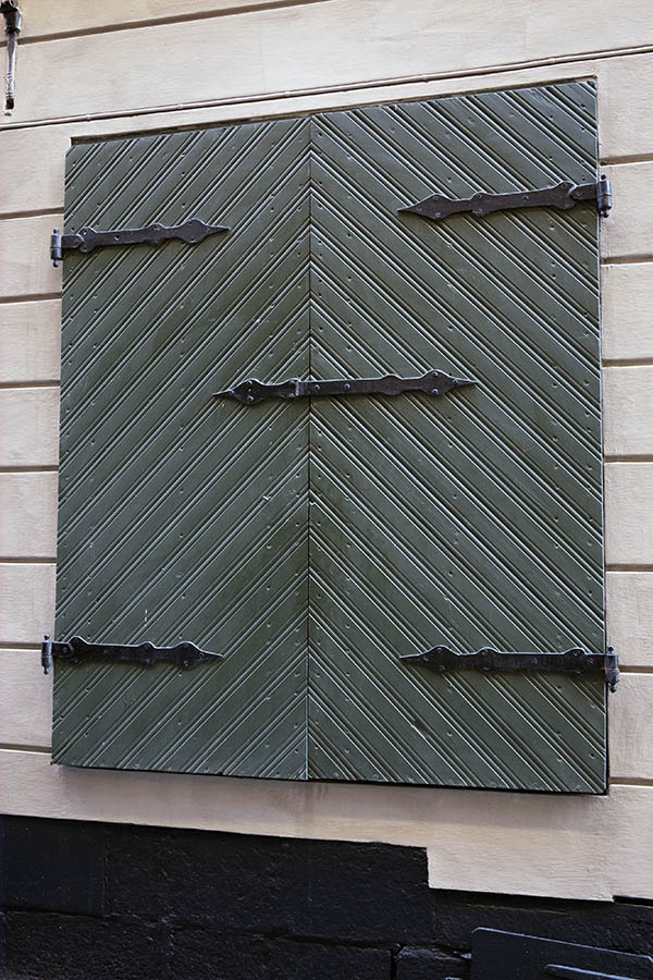 Photo 17794: Green shutters made of diagonal strips