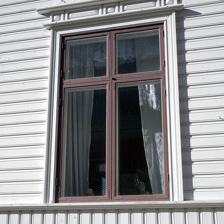 Photo 17981: Red window with four frames and a white, carved outer frame