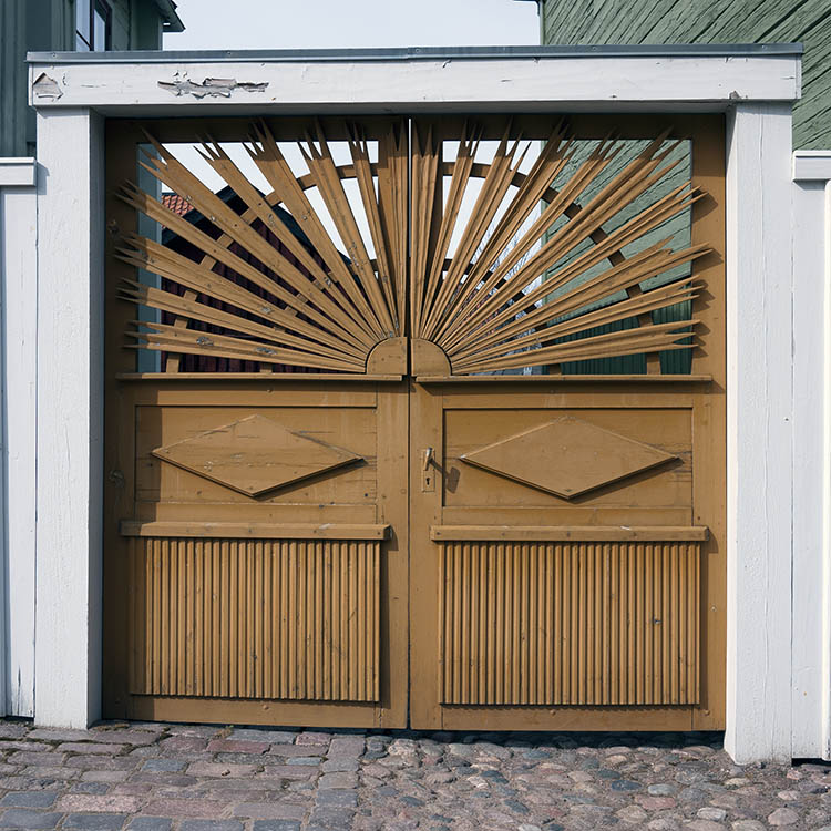 Photo 18228: Worn, carved, yellow and white gate