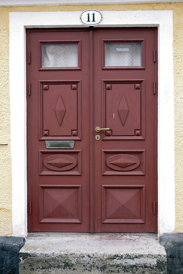 Photo 18290: Panelled, carved, brown Simrishamn double door with door lights