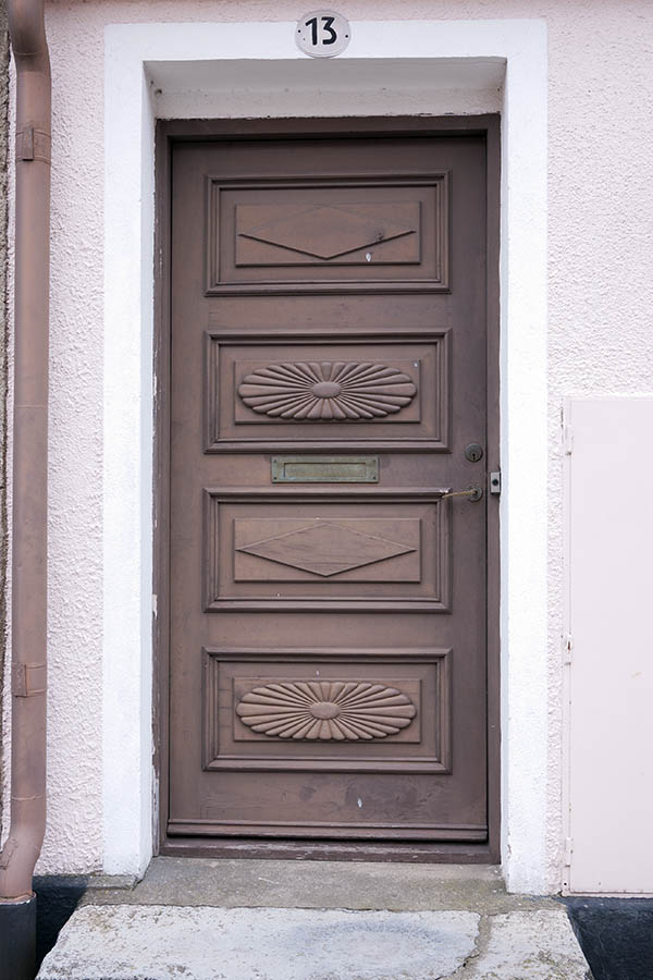 Photo 18358: Panelled, brown Simrishamn door 