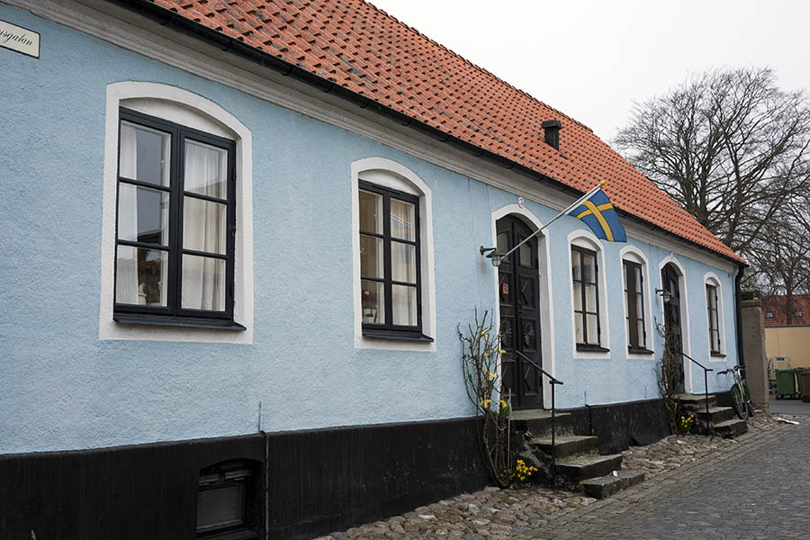 Photo 18406: Light blue facade with five green windows and two doors with staircases
