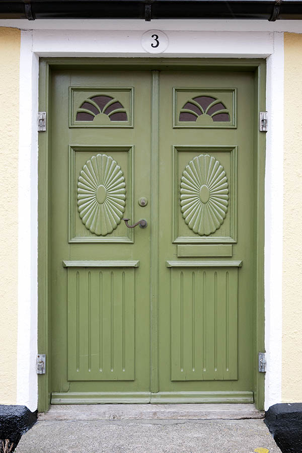 Photo 18528: Panelled, green Simrishamn double door with formed door lights