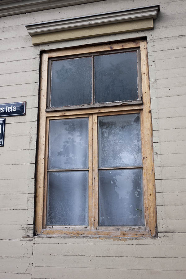 Photo 19020: Unpainted window with three frames and six panes