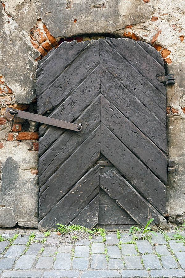 Photo 19458: Little, decayed, formed, brown door of boards