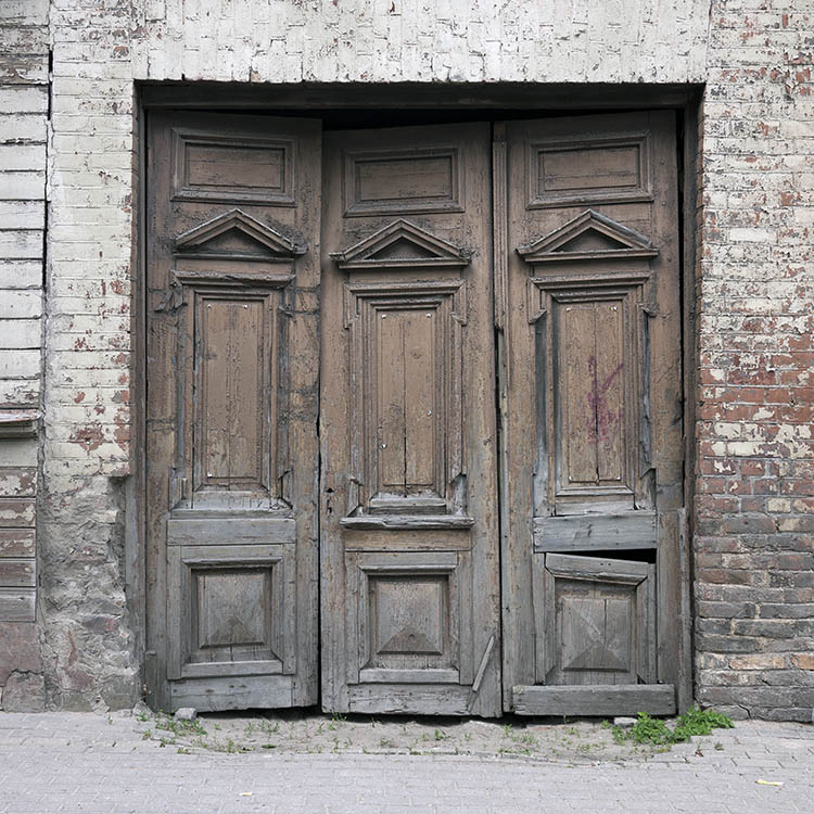 Photo 19711: Decayed, panelled, carved, brown and unpainted gate