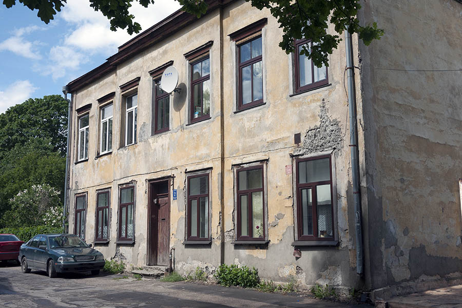 Photo 19771: Facade of yellow, plastered house with 13 T-post windows and a brown door