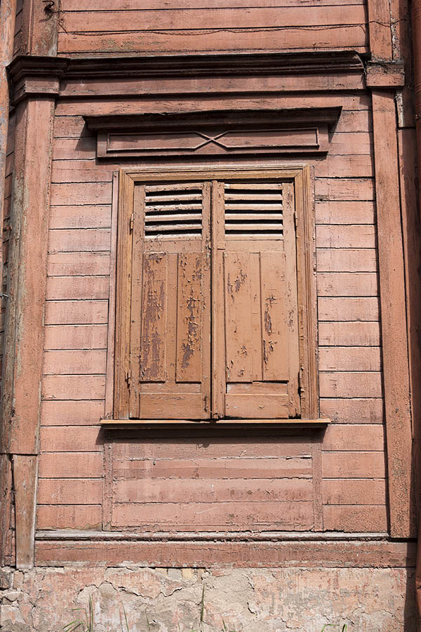 Photo 19796: Worn, light brown shutters