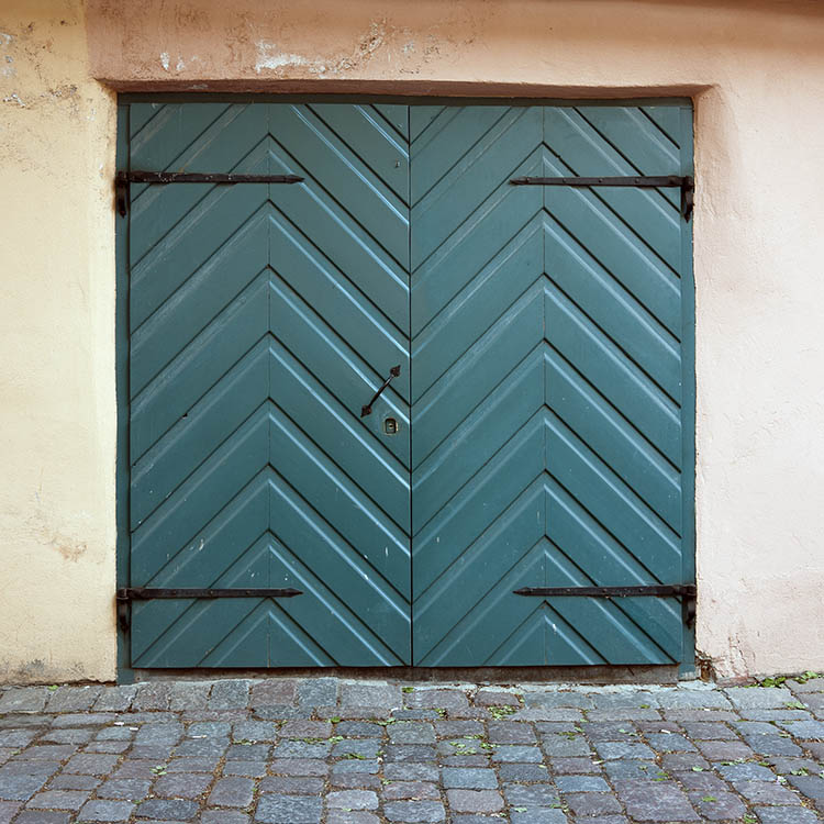 Photo 19891: Teal gate of diagonally mounted boards