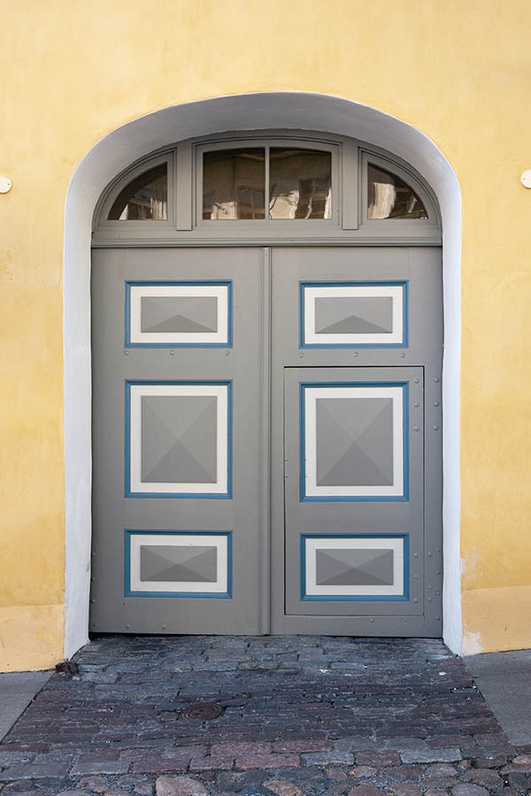 Photo 19909: Panelled, grey, turquoise and white gate with fan light