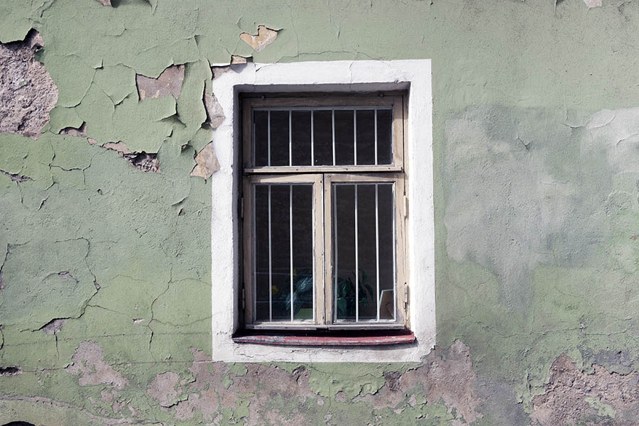 Photo 20128: Barred, light yellow T-post window