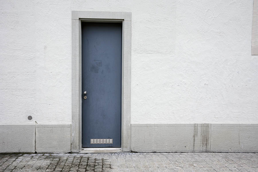 Photo 23853: Narrow, dark grey plate door