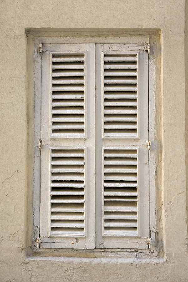Photo 24033: Worn, white double shutter