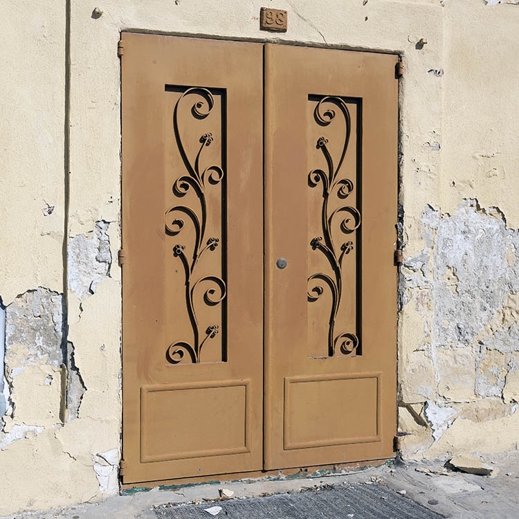 Photo 24065: Light brown, latticed plate metal door