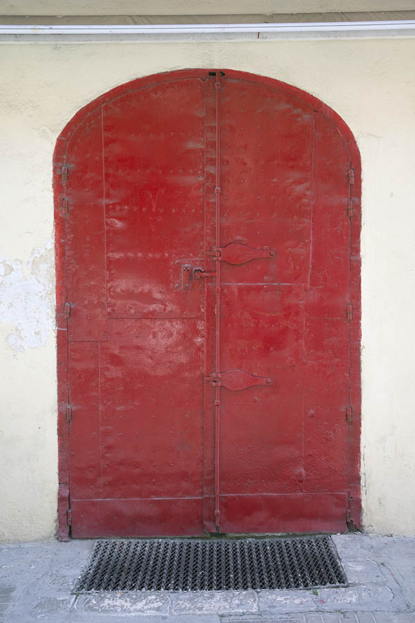 Photo 24165: Formed, red double door of planks