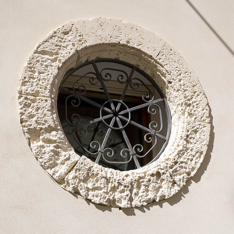 Photo 24346: Round, white, latticed window