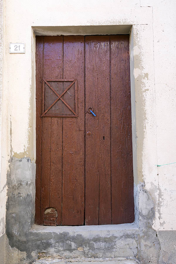 Photo 24702: Red or brown door of planks