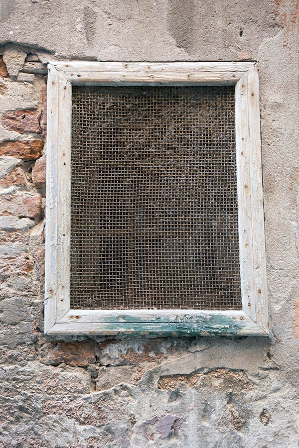 Photo 24873: An unpainted trapdoor venthole