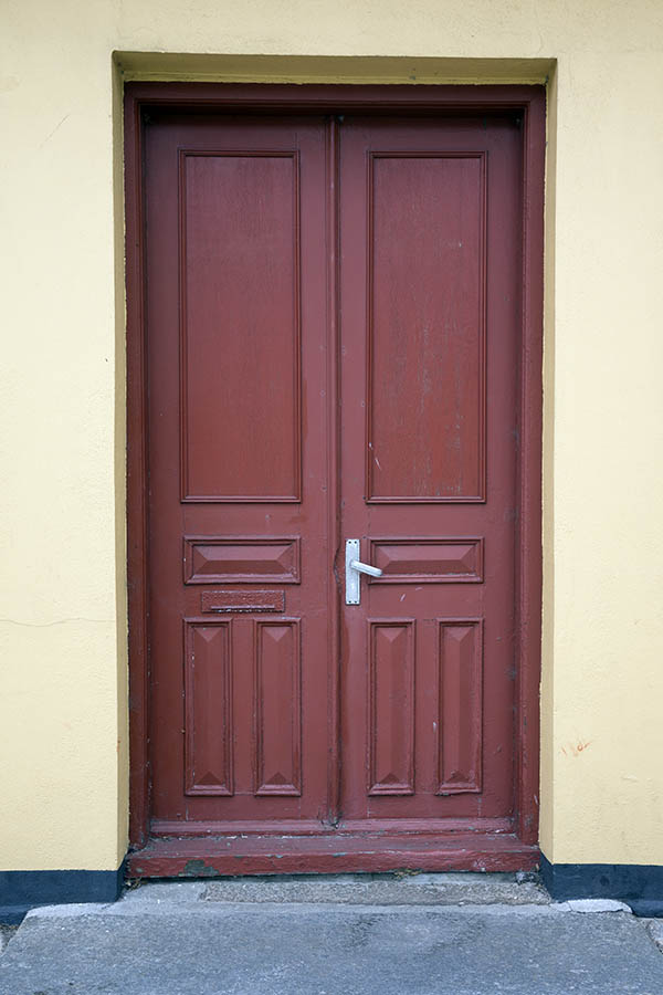 Photo 25069: Panelled, brown double door
