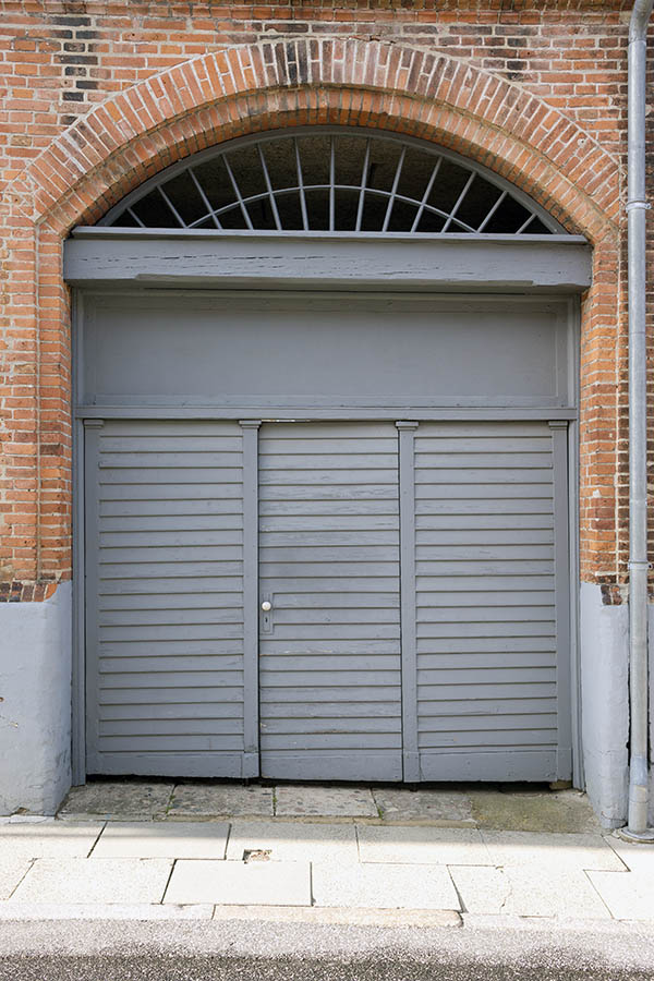 Photo 25258: Lopsided, panelled, grey gate with barred fan light