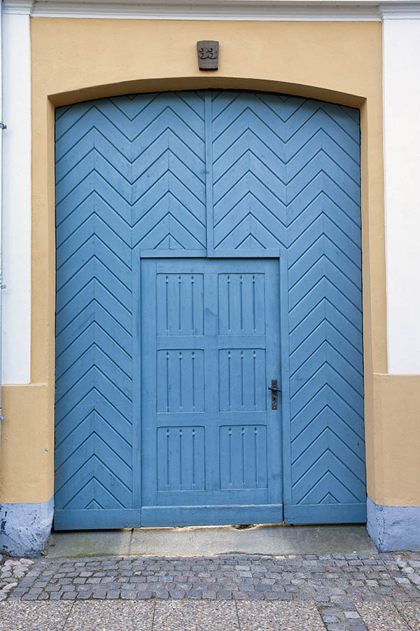 Photo 25271: Light blue gate of diagonally mounted boards with panelled minor door