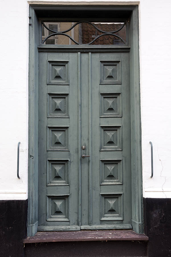 Photo 25327: Panelled, teal double door with top window