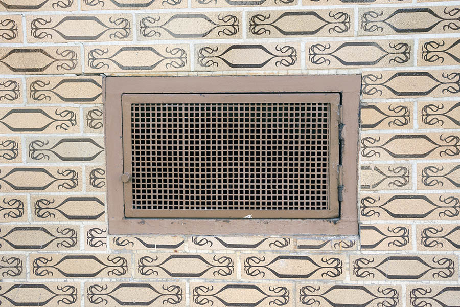 Photo 25367: Light brown trapdoor and brown tiles