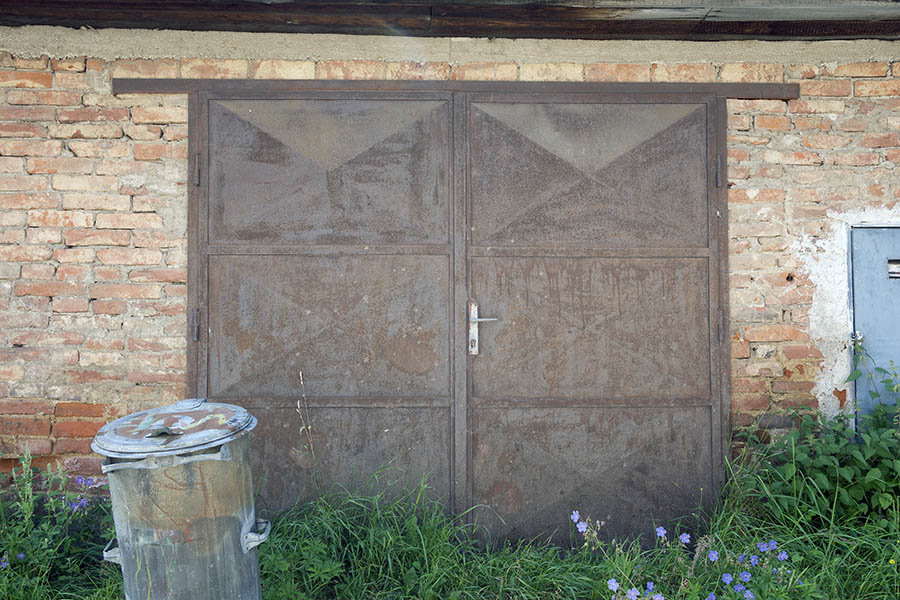 Photo 25440: Brown metal plate gate
