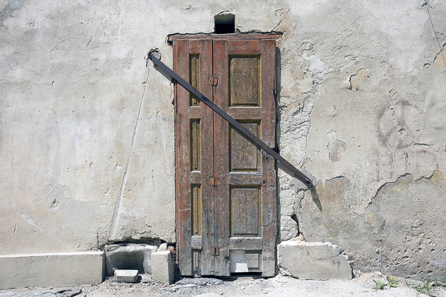 Photo 25495: Narrow, red and yellow door with sidepiece