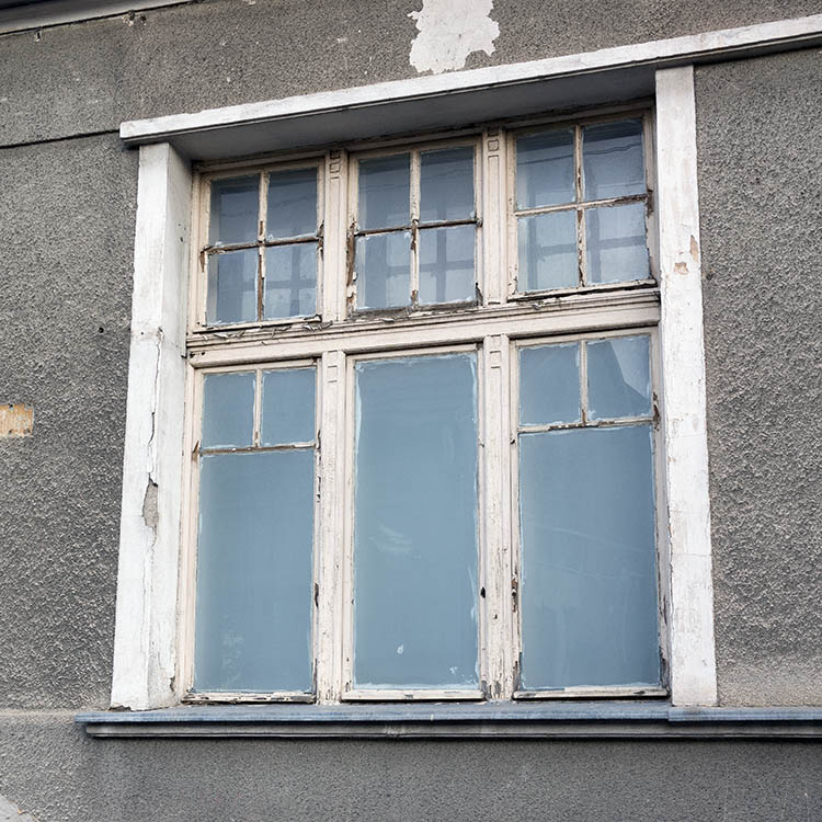 Photo 25606: Worn, white window til six frames and 19 panes