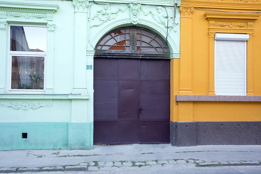 Photo 25646: Facade with light green and chrome yellow walls