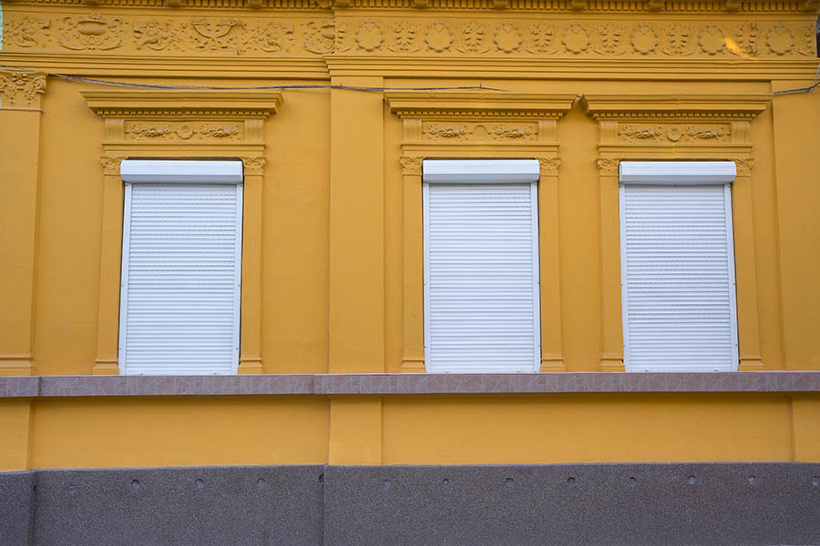 Photo 25647: Chrome yellow facade with white security shutters