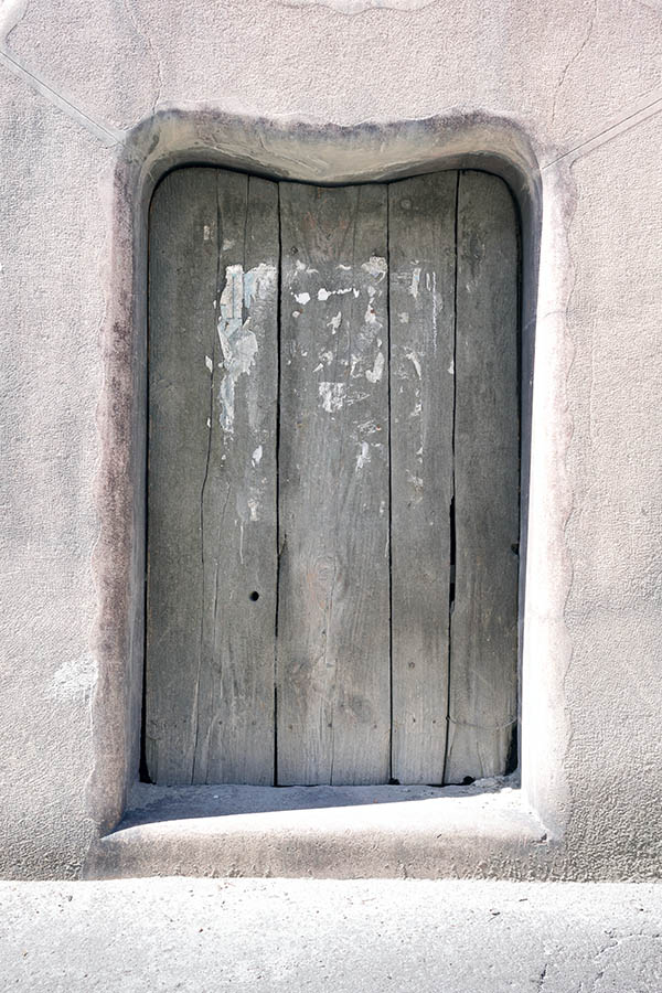 Photo 25723: Unpainted hatchdoor of boards