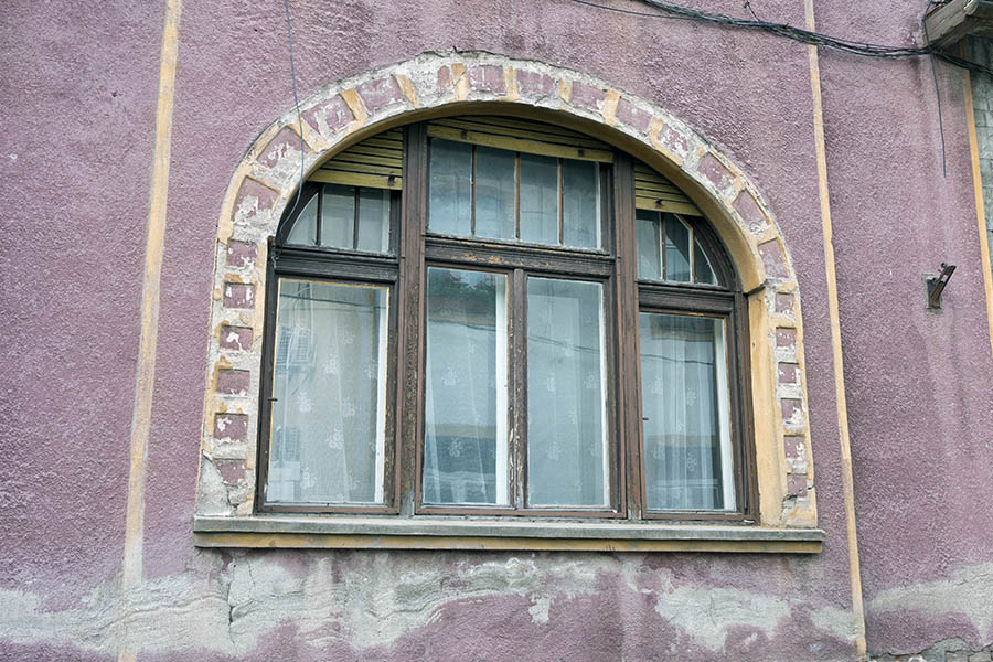 Photo 25818: Large, formed, brown window with seven frames and 14 panes