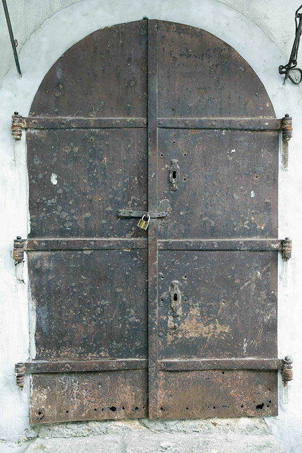 Photo 26198: Formed, black and rusty metal plate double door